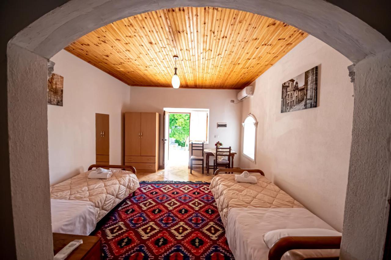 Guest House Garden Gjirokaster Ngoại thất bức ảnh