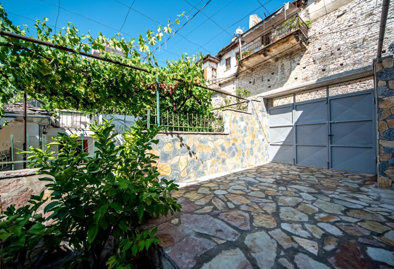 Guest House Garden Gjirokaster Ngoại thất bức ảnh